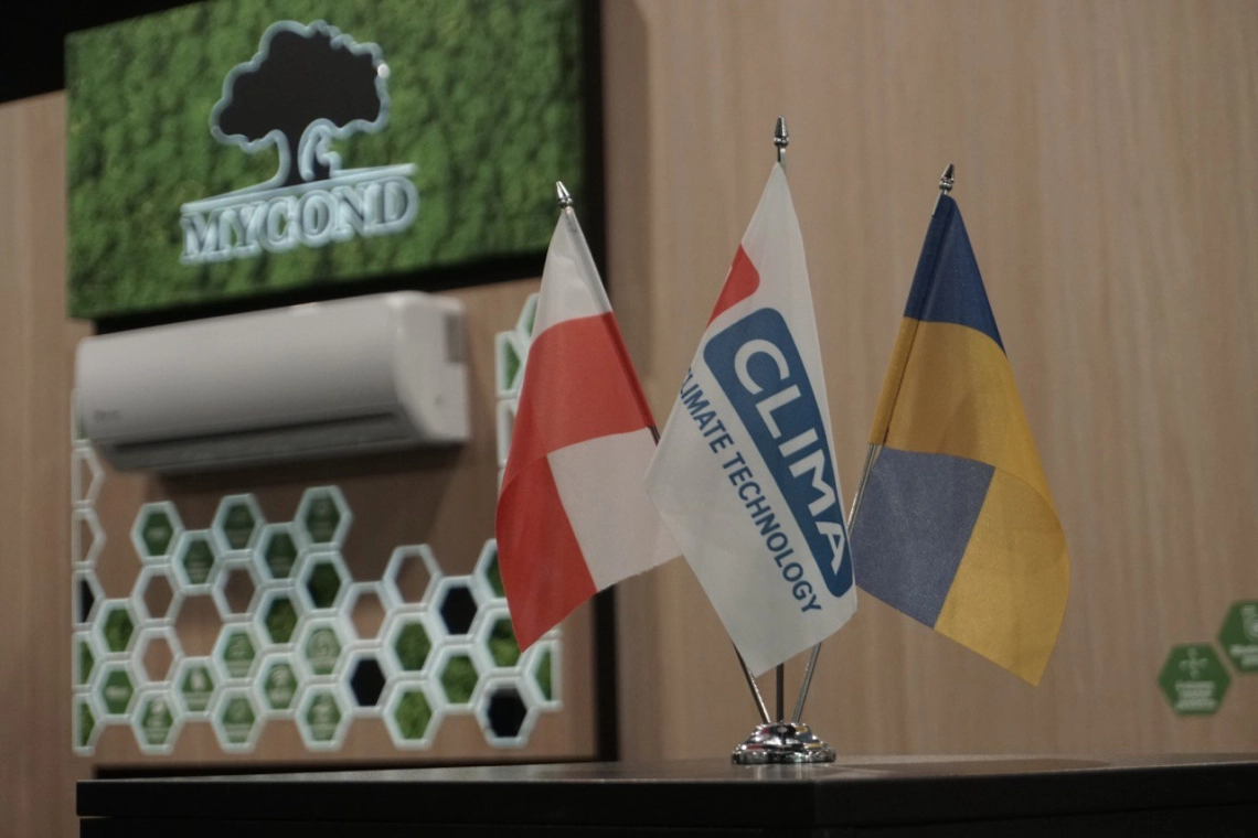 Mycond's booth at Warsaw HVAC Expo 2023 showcasing heat pumps and climate control systems.