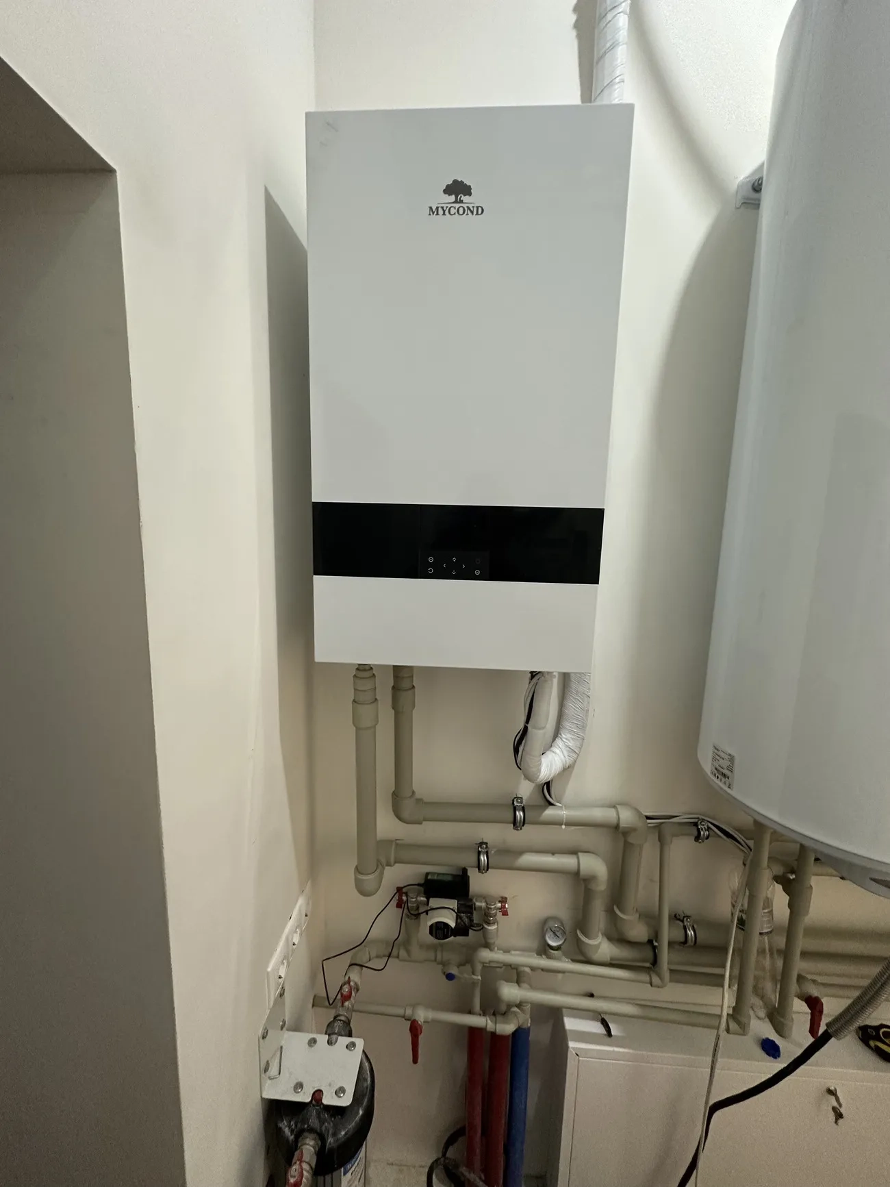 Detached villa with Mycond Split heat pumps BeeHeat MHS-U14BH